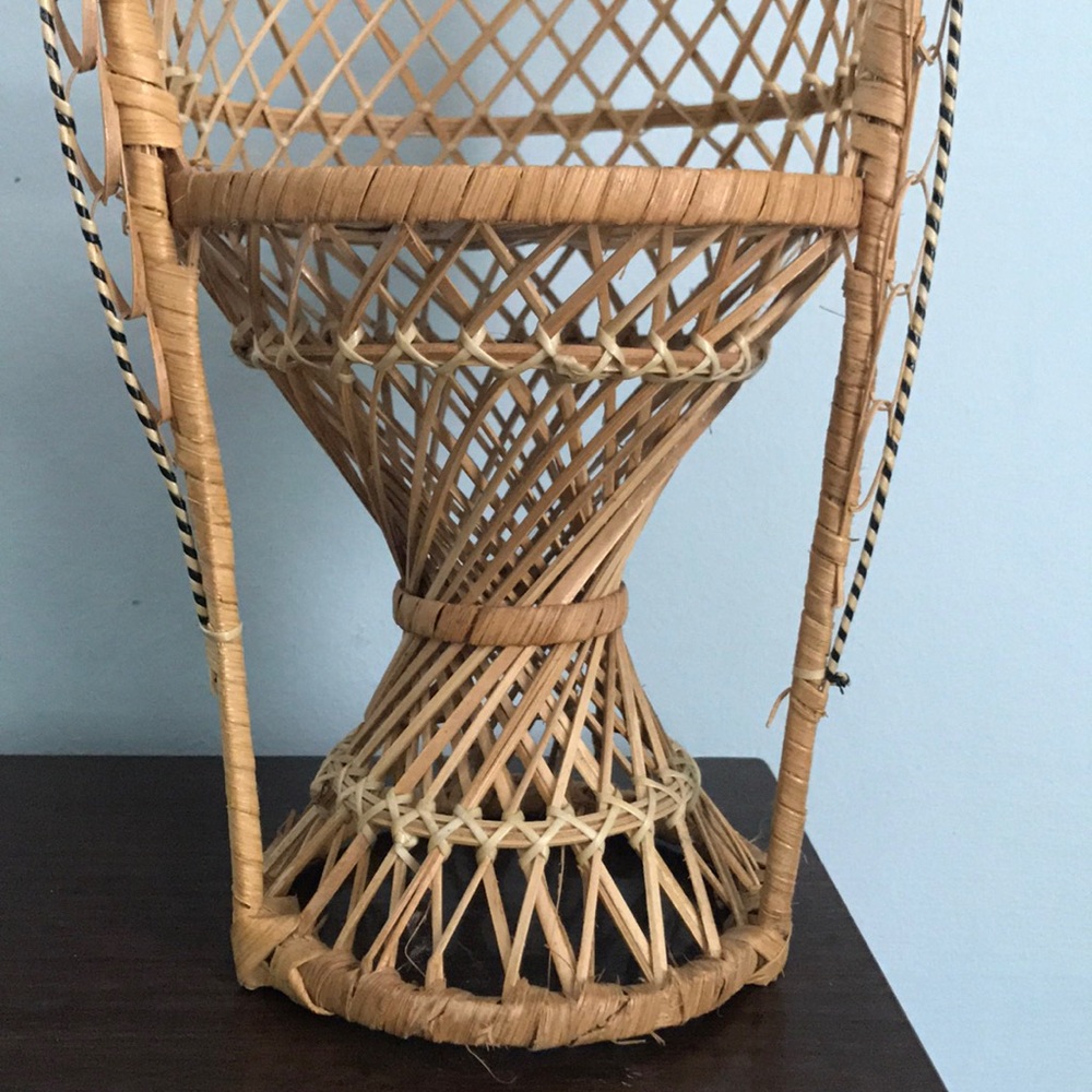 Vintage mini wicker rattan peacock chair - Picture 3 of 9